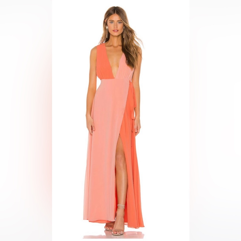 Bought this dress for a wedding, only used once. It’s very pretty.